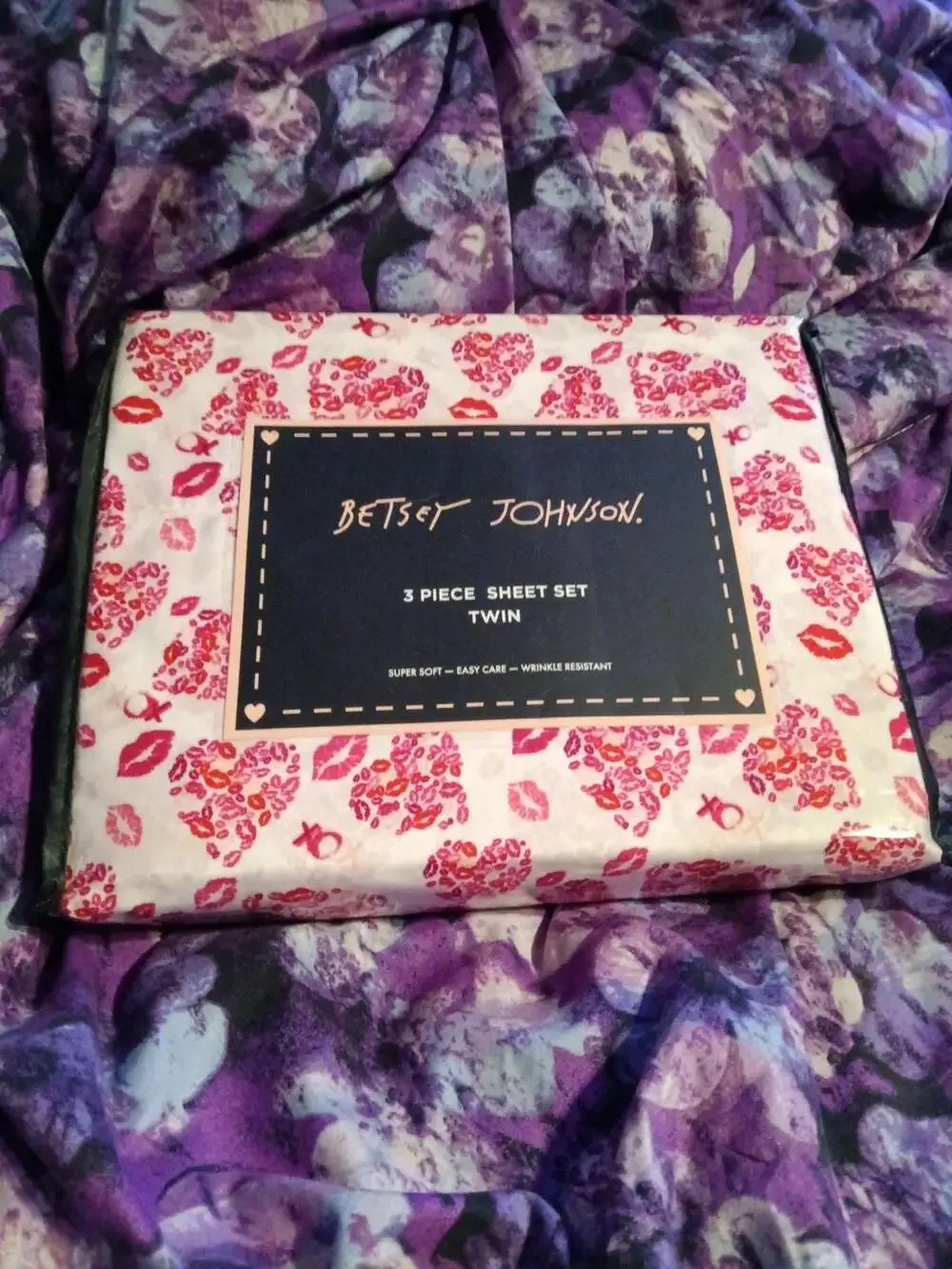 Betsey Johnson Twin Sheet Set! Lips Xoxo love Valentine's set! NWT